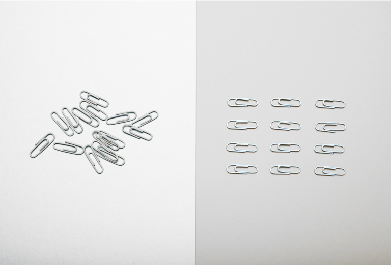 Durcheinander wird zu Ordnung UnternehmerZeit unterstützt Unternehmer bei der Koordination externer Dienstleister und Übernahme operativer Aufgaben.